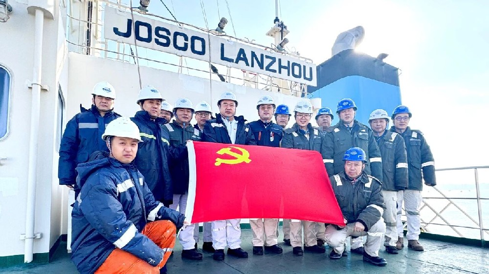 黨建共建聚合力 攜手共促航運興——船員公司第一聯(lián)合船舶黨支部與大連中遠(yuǎn)海運重工輪機(jī)車間黨支部聯(lián)合開展黨建共建活動