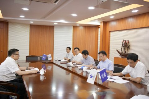 公司黨委傳達貫徹省港口集團黨委“講政治、守紀(jì)律”專題會議精神