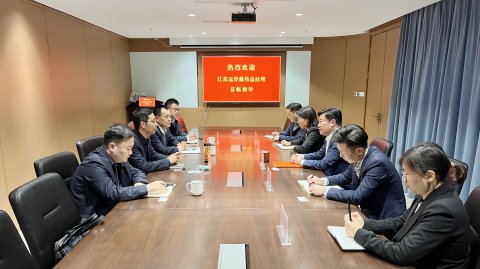 戴偉率隊赴江蘇省興聯(lián)海運有限公司交流座談